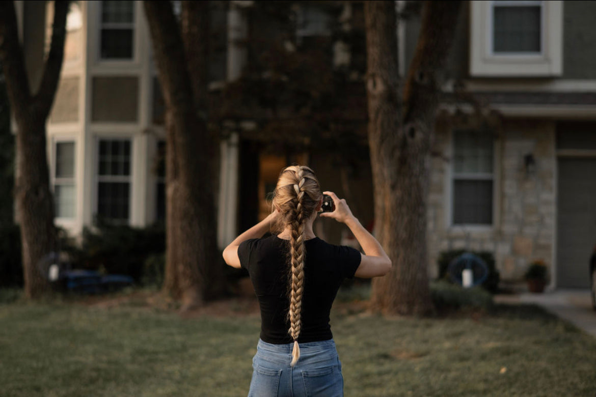 When taking your photo, make sure you are center with your home. Remove all obstacles and vehicles prior to taking the photo. For best results, take the photo when it is cloudy or at dusk to eliminate unnecessary shadows.